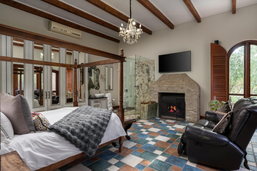 5 Bedroom Property for Sale in Winelands Western Cape